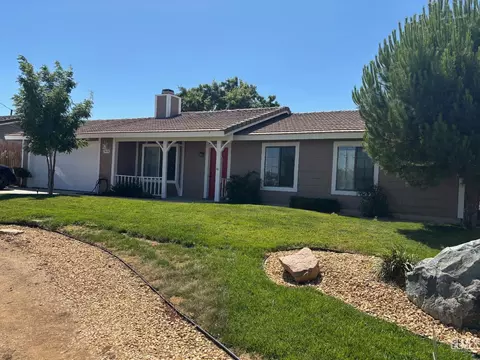21631 San Gabriel Dr, Tehachapi, CA 93561 photo 2