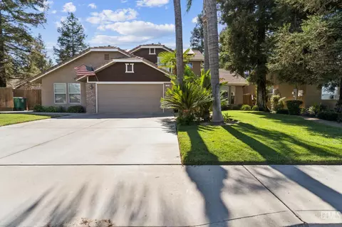 195 N Kings Dr, Reedley, CA 93654