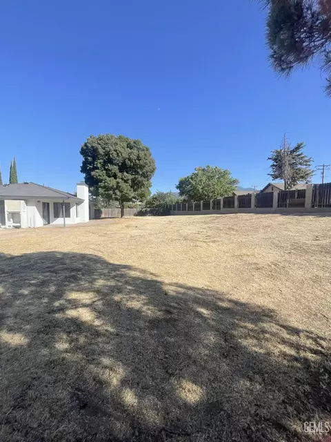 Exterior - 21821 Brook Dr, Tehachapi, CA 93561 photo 6 of 7