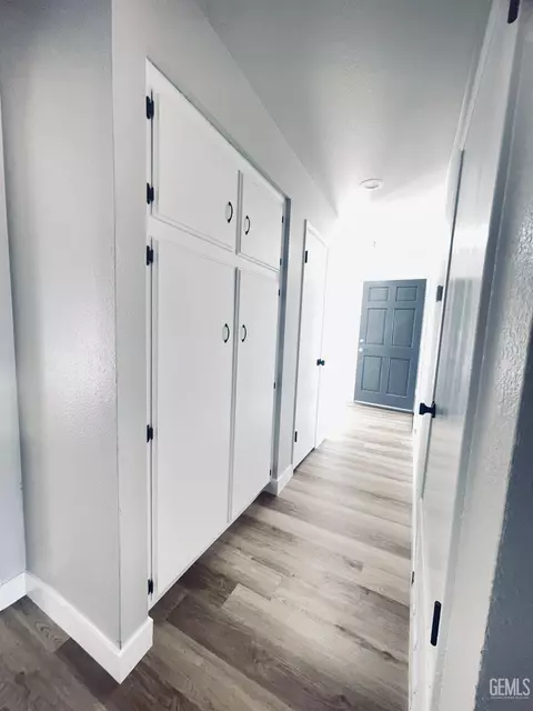 Entry Way - 21821 Brook Dr, Tehachapi, CA 93561 photo 2 of 2