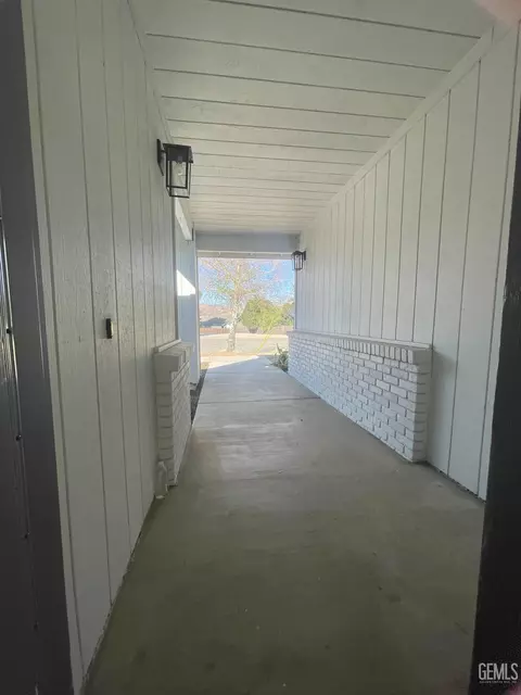 Entry Way - 21821 Brook Dr, Tehachapi, CA 93561 photo 1 of 2