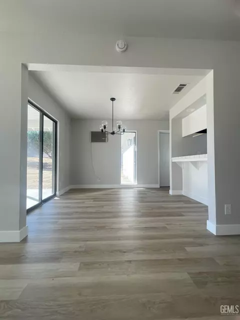 Dining - 21821 Brook Dr, Tehachapi, CA 93561 photo 1 of 2