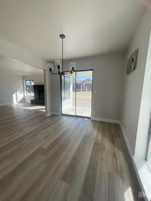 Dining - 21821 Brook Dr, Tehachapi, CA 93561 photo 2 of 2