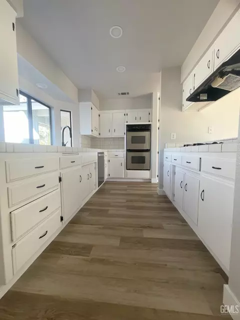 Kitchen - 21821 Brook Dr, Tehachapi, CA 93561 photo 1 of 4