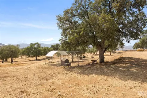 Exterior - 42177 Buckeye St, Caliente, CA 93518 photo 16 of 18
