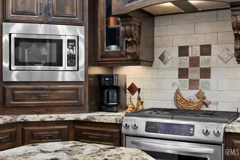 Kitchen - 42177 Buckeye St, Caliente, CA 93518 photo 3 of 5