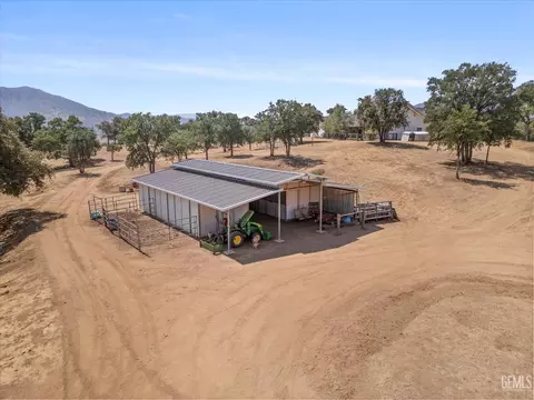 Exterior - 42177 Buckeye St, Caliente, CA 93518 photo 5 of 18