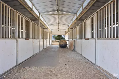 Entry Way - 42177 Buckeye St, Caliente, CA 93518 photo 10 of 10