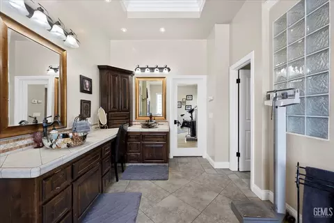 Bath - 42177 Buckeye St, Caliente, CA 93518 photo 1 of 3