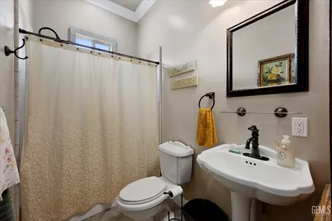 Bath - 42177 Buckeye St, Caliente, CA 93518 photo 3 of 3