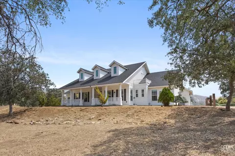 Exterior - 42177 Buckeye St, Caliente, CA 93518 photo 9 of 18