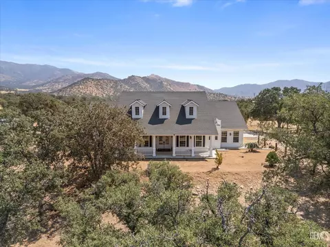 Exterior - 42177 Buckeye St, Caliente, CA 93518 photo 2 of 18