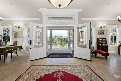 Entry Way - 42177 Buckeye St, Caliente, CA 93518 photo 2 of 10