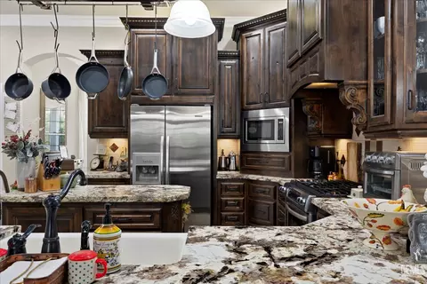 Kitchen - 42177 Buckeye St, Caliente, CA 93518 photo 1 of 5
