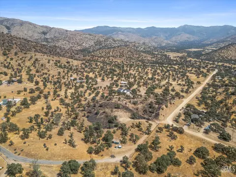 View/Area - 42177 Buckeye St, Caliente, CA 93518 photo 3 of 4