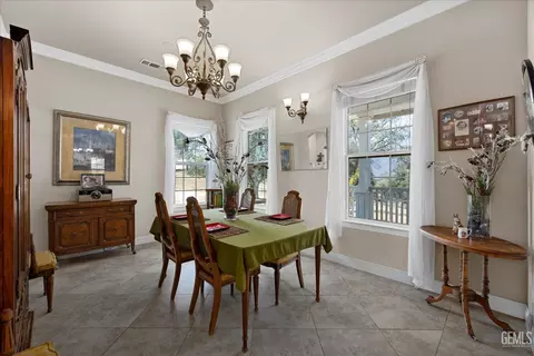 Dining - 42177 Buckeye St, Caliente, CA 93518 photo 1 of 6