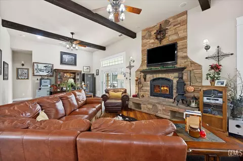 Living - 42177 Buckeye St, Caliente, CA 93518 photo 1 of 4