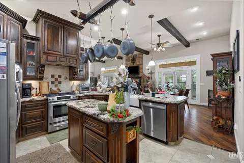 Kitchen - 42177 Buckeye St, Caliente, CA 93518 photo 4 of 5