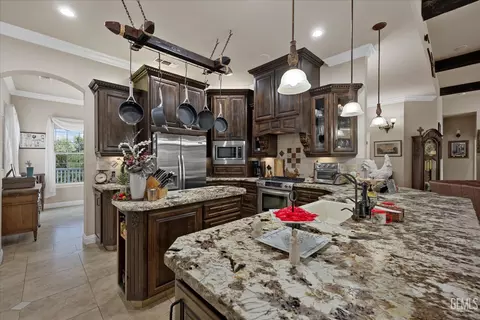 Kitchen - 42177 Buckeye St, Caliente, CA 93518 photo 2 of 5