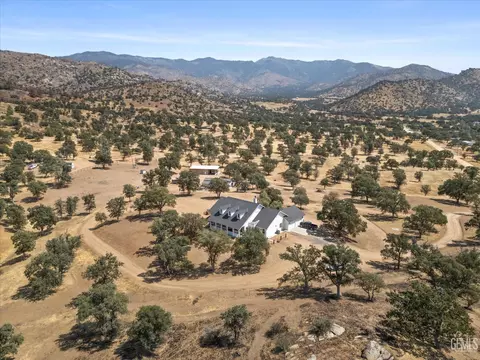 View/Area - 42177 Buckeye St, Caliente, CA 93518 photo 2 of 4