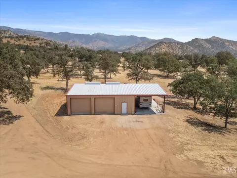 Exterior - 42177 Buckeye St, Caliente, CA 93518 photo 7 of 18