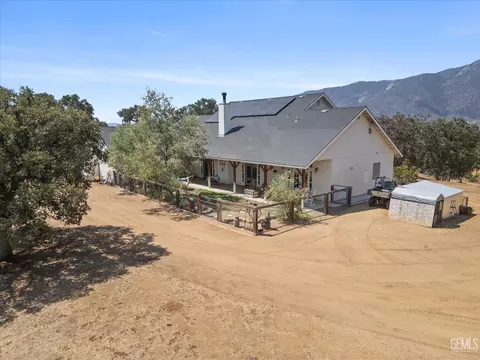 Exterior - 42177 Buckeye St, Caliente, CA 93518 photo 4 of 18