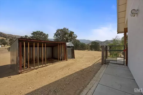 Exterior - 42177 Buckeye St, Caliente, CA 93518 photo 15 of 18