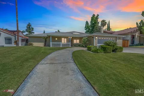 9708 White Oak Dr, Bakersfield, CA 93311