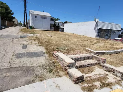 311 6th St, Taft, CA 93268 photo 4