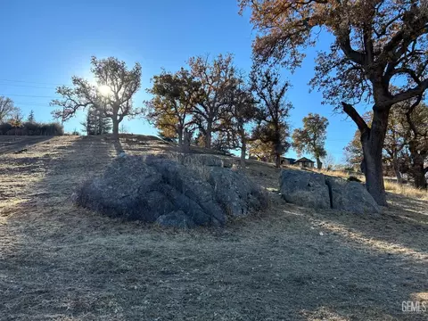 23840 Dart, Tehachapi, CA 93561 photo 2