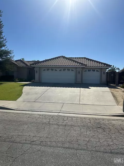 3901 Suzy St, Bakersfield, CA 93312