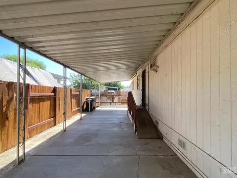 6309 Springbrook Dr, Bakersfield, CA 93307 photo 5
