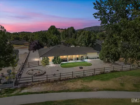 23910 Basin Harbor Ct, Tehachapi, CA 93561 photo 2