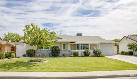 412 Pebble Beach Dr, Bakersfield, CA 93309