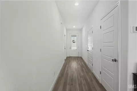 Entry Way - 3318 Cedar Valley Ln, Shafter, CA 93263 photo 1 of 17