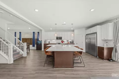 Entry Way - 3318 Cedar Valley Ln, Shafter, CA 93263 photo 6 of 17