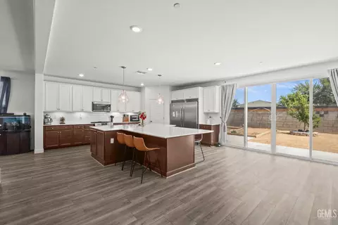 Kitchen - 3318 Cedar Valley Ln, Shafter, CA 93263 photo 1 of 2
