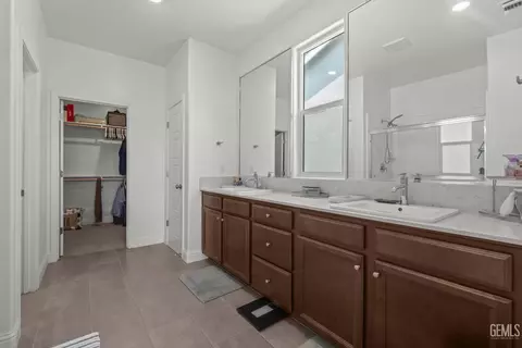 Entry Way - 3318 Cedar Valley Ln, Shafter, CA 93263 photo 17 of 17