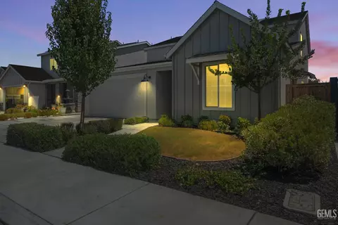 Exterior - 3318 Cedar Valley Ln, Shafter, CA 93263 photo 3 of 6