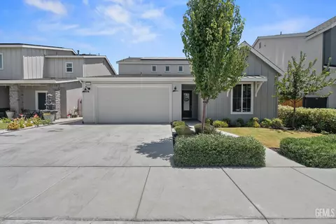 Exterior - 3318 Cedar Valley Ln, Shafter, CA 93263 photo 1 of 6