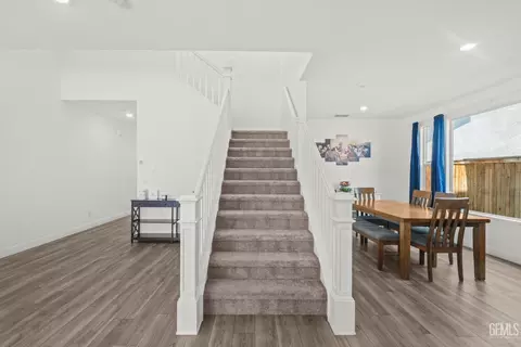 Entry Way - 3318 Cedar Valley Ln, Shafter, CA 93263 photo 10 of 17