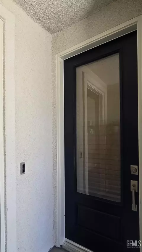 Entry Way - 3318 Cedar Valley Ln, Shafter, CA 93263 photo 3 of 17
