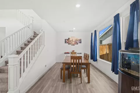 Entry Way - 3318 Cedar Valley Ln, Shafter, CA 93263 photo 8 of 17