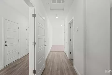 Entry Way - 3318 Cedar Valley Ln, Shafter, CA 93263 photo 4 of 17