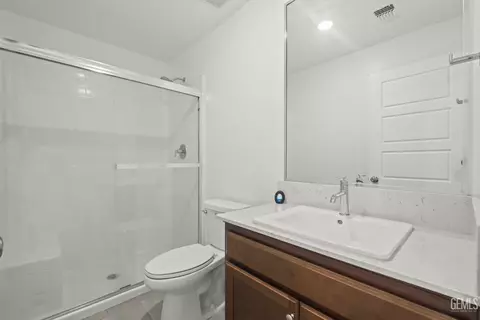 Bath - 3318 Cedar Valley Ln, Shafter, CA 93263 photo 1 of 1