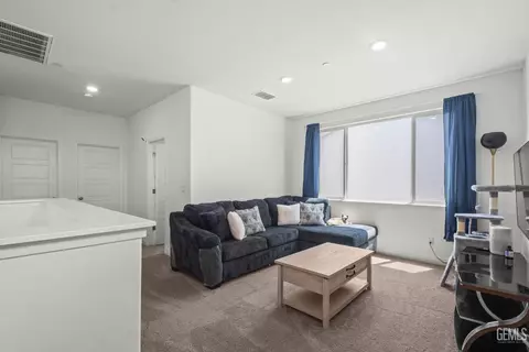 Entry Way - 3318 Cedar Valley Ln, Shafter, CA 93263 photo 11 of 17