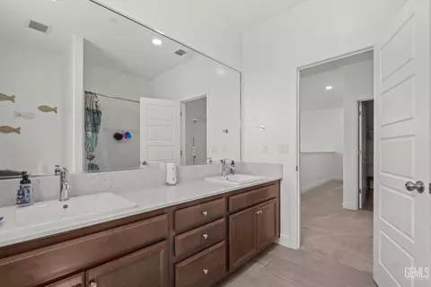 Entry Way - 3318 Cedar Valley Ln, Shafter, CA 93263 photo 15 of 17