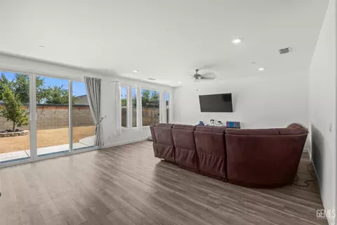 Other - 3318 Cedar Valley Ln, Shafter, CA 93263 photo 4 of 9
