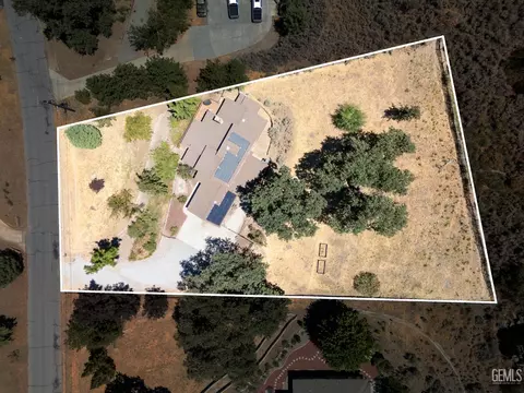 View/Area - 26520 Brian Pl, Tehachapi, CA 93561 photo 2 of 9