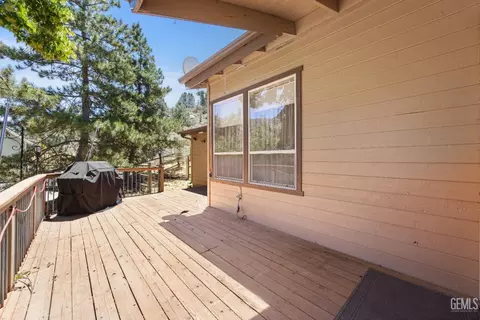 Exterior - 26520 Brian Pl, Tehachapi, CA 93561 photo 8 of 13